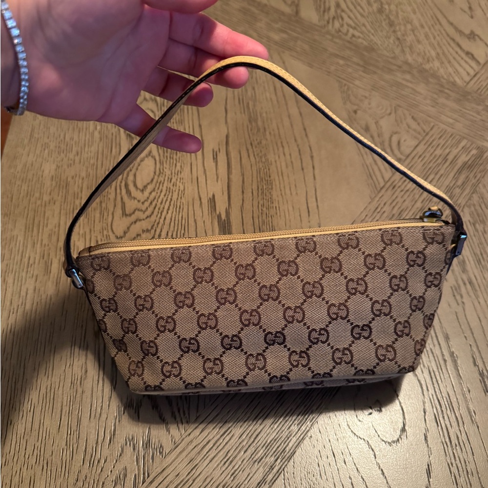 Authentic Gucci GG Canvas Boat Handbag - Picture 2 of 12